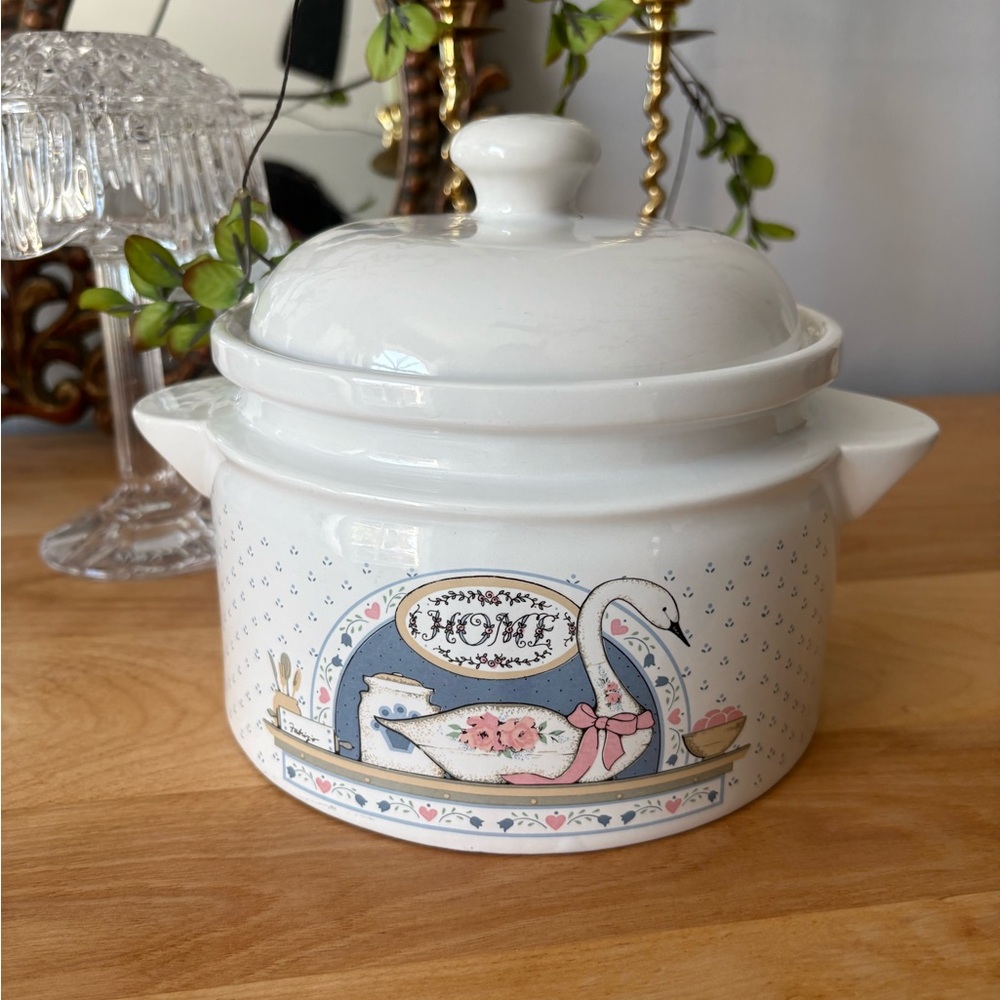 Vintage 1980 Swan Canister